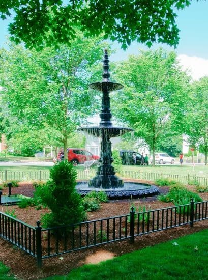 Hopkinton MA Car Service Water Fountain in Hopkinton Common