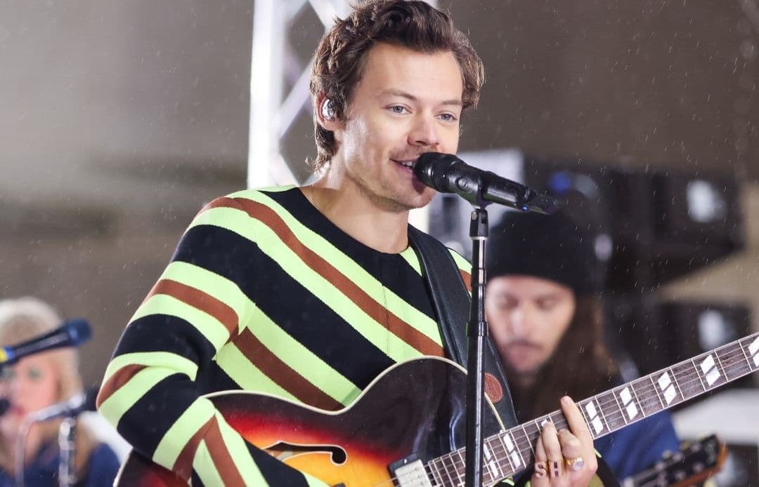 harry performing