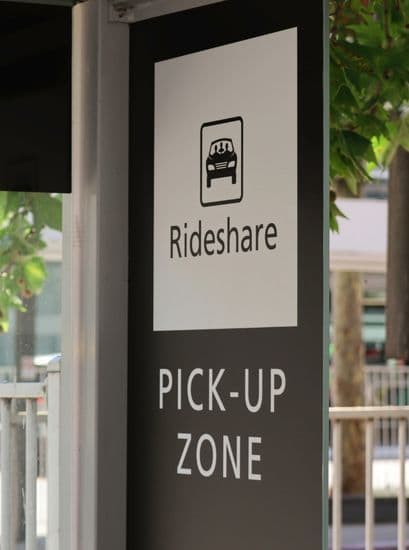 Boston Black Car vs Rideshare Sign for Rideshare Pick Up