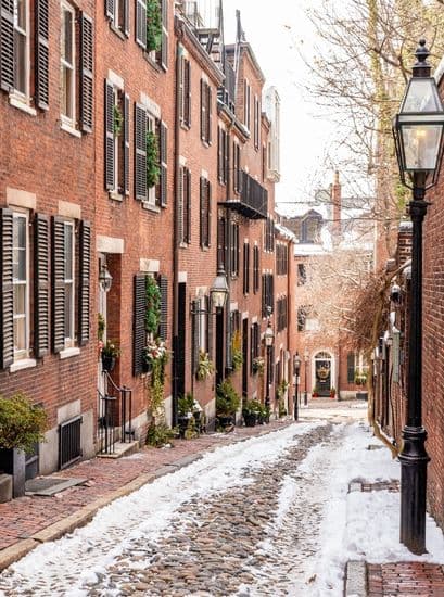 Boston Holiday Car Service Beacon Hill Decorated for the Season