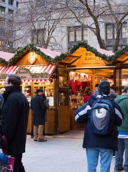Chicago Holiday Car Service Magnificent Mile Lights Festival and Christkindlmarket Stalls and Customers