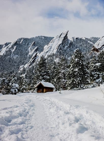DEN Airport to Boulder Car Service View of Flat Irons
