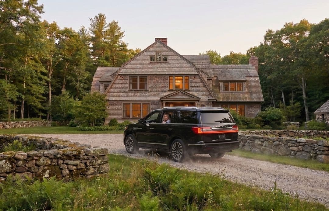 Lincoln MA Car Service LUXY Dropping Passenger Off At Home