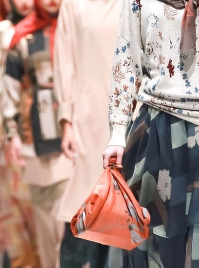 New York Fashion Week 2026 Transportation Close Up of Models with Bags