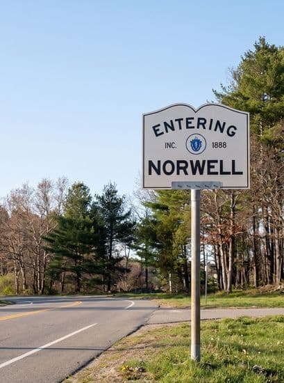 Norwell MA Car Service Entering Norwell Sign