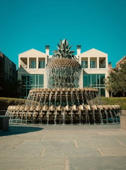 Top Rated Kiawah Island Transportation Pineapple Fountain in Charleston