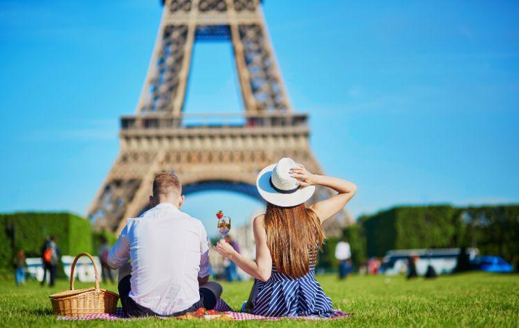 Picnic in front of Eiffel Tower