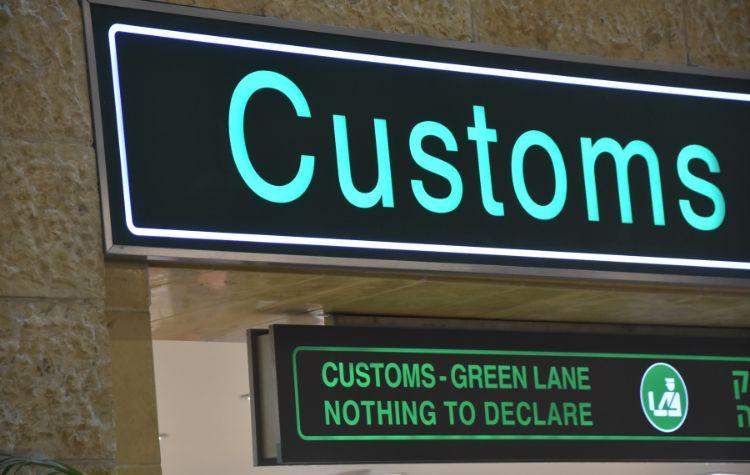 The customs sign in an airport